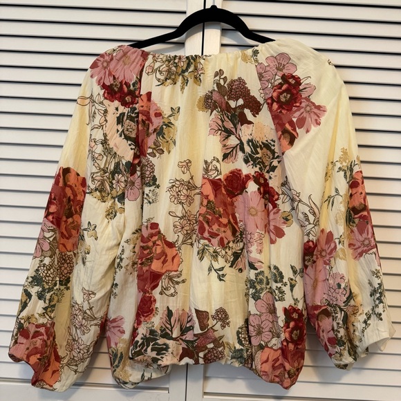 Maurices Floral Blouse Size Large - NWOT - Picture 2 of 7